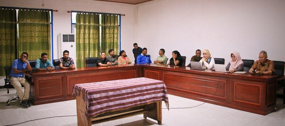EKIPA HUSI UNIVERSITAS INDONESIA HALO SOSIALIZASAUN PROGRAMA ESTUDU DOUTORAMENTU IHA UNPAZ